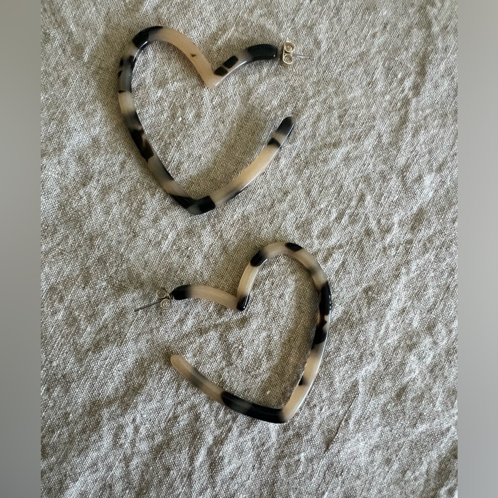 Tortoise shell heart earrings
